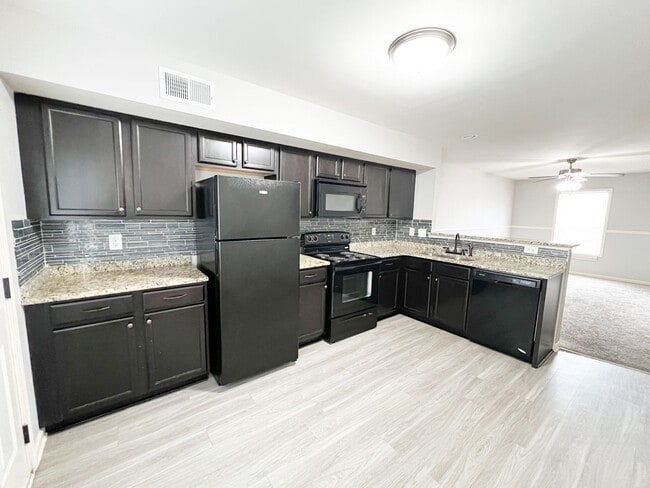 Building Photo - 2-bedroom 1.5 bath Townhome