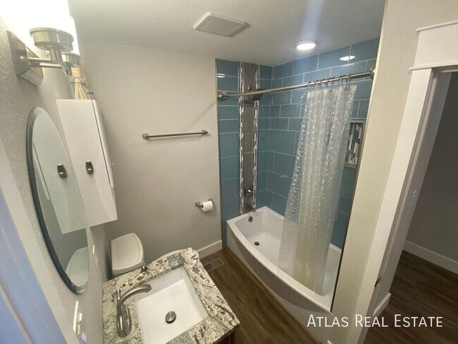 Building Photo - 6201 S Clarkson St