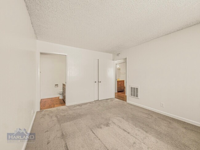 Building Photo - 2112-2114 Thomas Avenue - 2114 Unit 2-