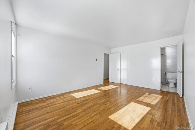 Building Photo - 13-27-27 Bell Blvd