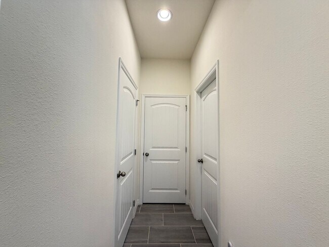 Building Photo - Perfect Home waiting for you! FULLY FURNISHED!