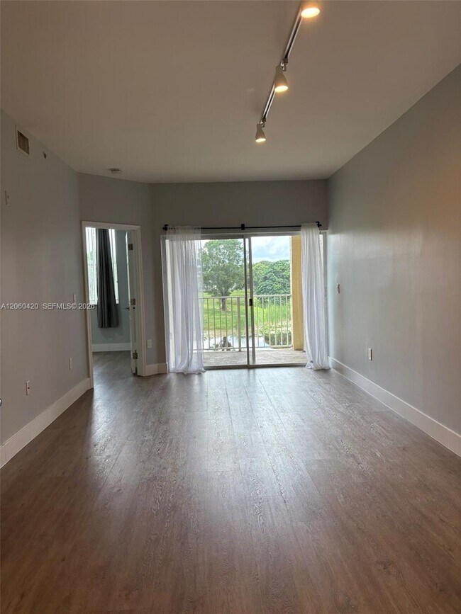 Building Photo - 2100 Greenview Shores Blvd