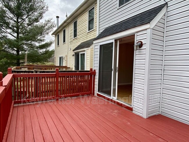 Building Photo - 18231 Fox Chase Cir