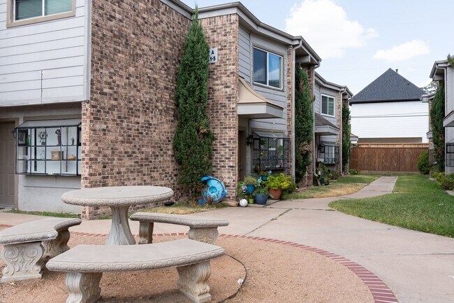 Building Photo - 1518 Wirt Rd