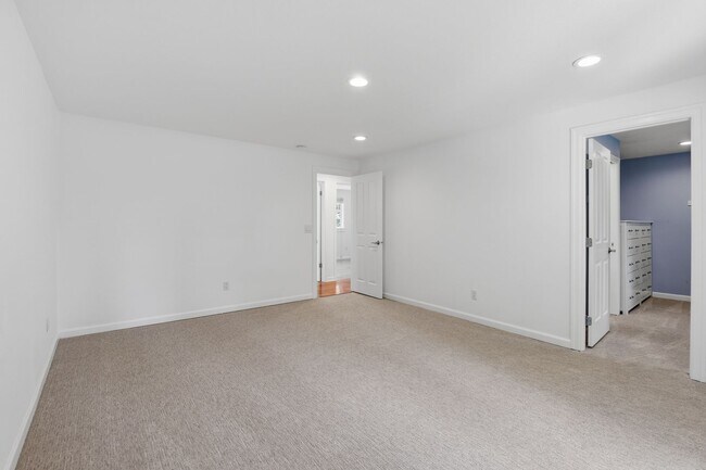 Building Photo - 3bd/2.5ba Bellevue Home