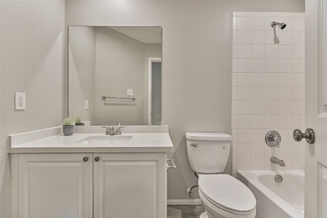 Building Photo - 25 Scarlet Woods Ct