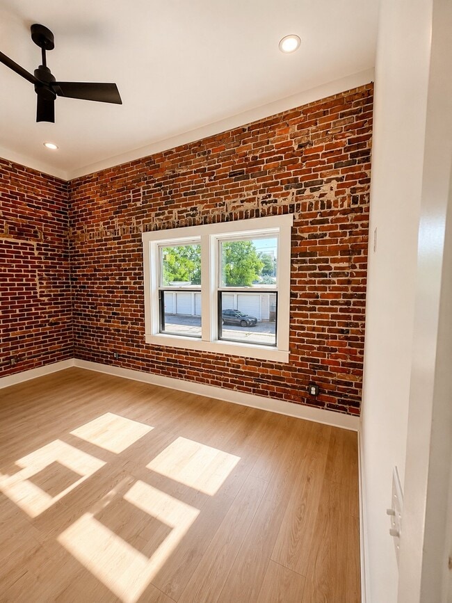 Building Photo - 1202 Chestnut St