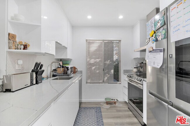 Building Photo - 8106 Summertime Ln