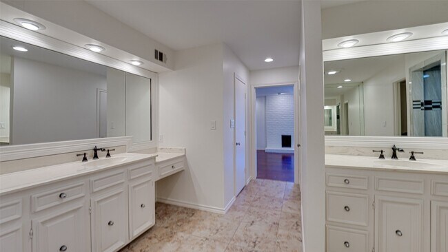 Building Photo - 5818 Orchid Ln