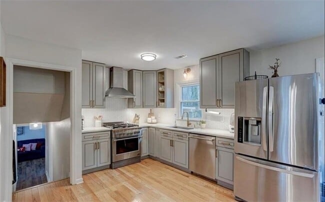 Building Photo - 1201 Holly Hills Dr SW