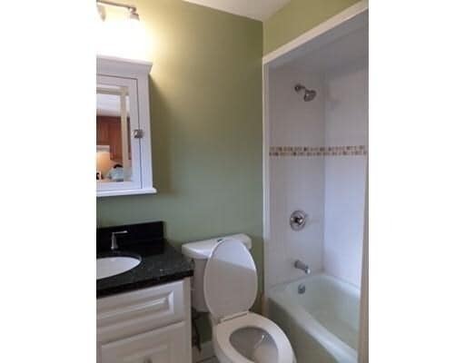 Building Photo - 30a Colonial Dr