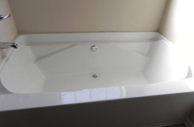 Building Photo - 4 Bedroom - Near Ft Moore