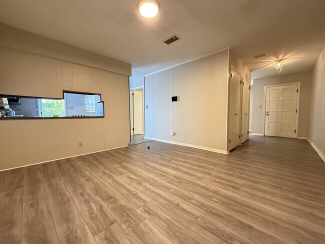 Building Photo - 246 Bowling Green Dr