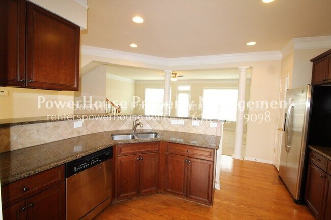 Building Photo - 10752 Camarilla Ct