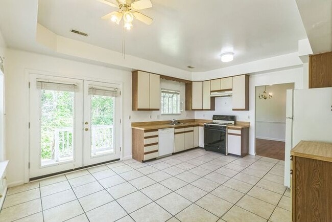 Building Photo - 45808 Meadowlark Dr