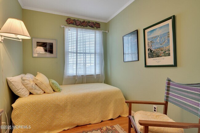 Building Photo - 323 Cove Dr