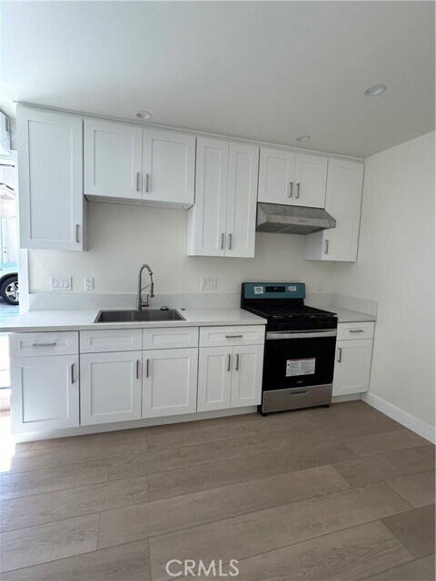 Building Photo - 212 S Reeves Dr