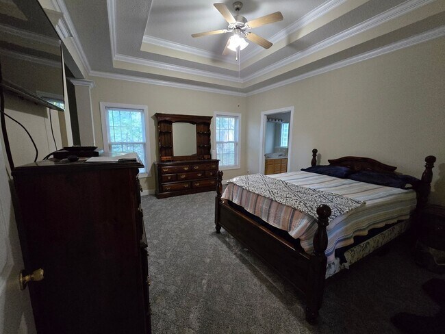 Building Photo - NEW LISTING!!