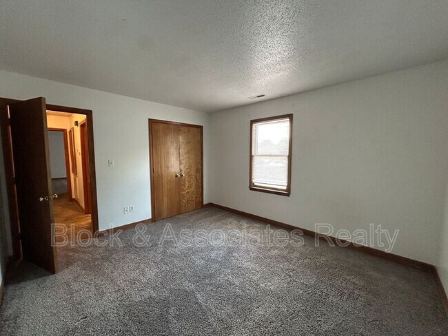 Building Photo - 316 Windsor Manor Way