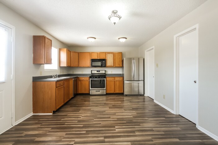 Building Photo - 864 Olmsted Dr