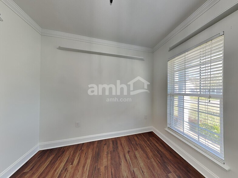 Building Photo - 193 Mott Rd