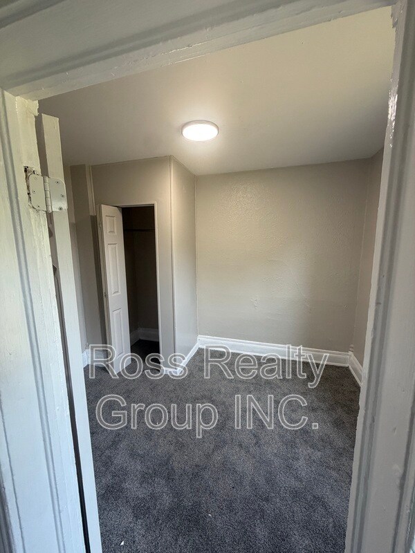 Building Photo - 148 Gibbons St