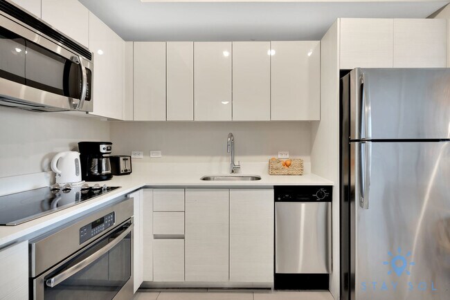 Building Photo - 2602 E Hallandale Beach Blvd