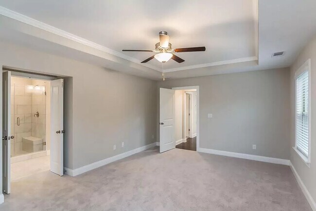 Building Photo - 611 N Main St