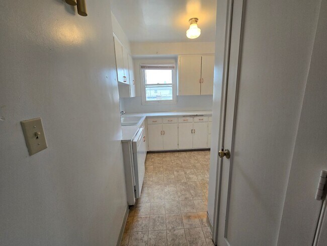 Building Photo - Spokane Valley Home Available Now!