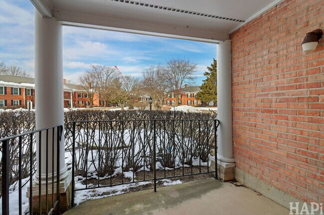 Building Photo - 591 Shorely Dr