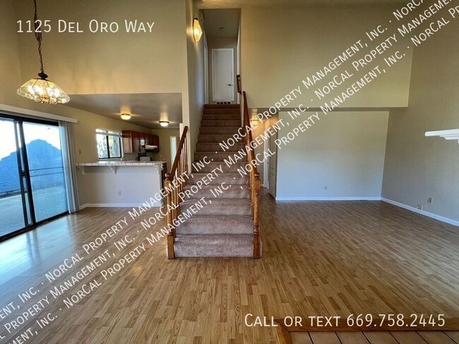 Building Photo - 1125 Del Oro Way