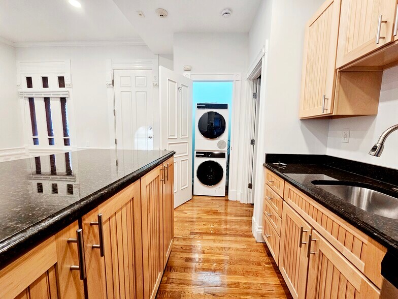 Building Photo - 197 Commonwealth Ave