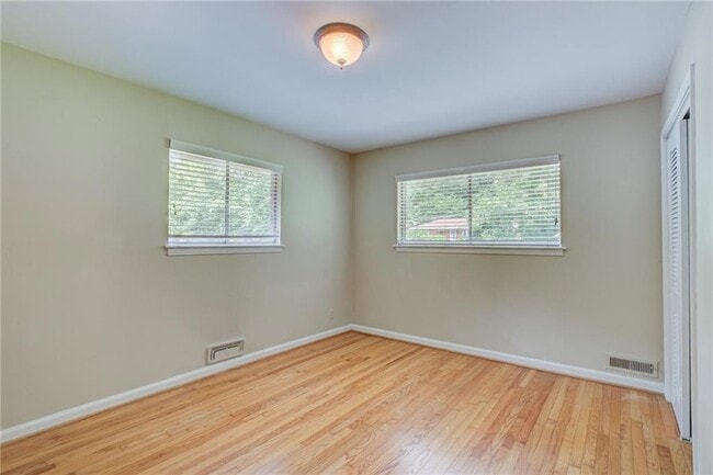 Building Photo - 1112 Franklin Cir NE