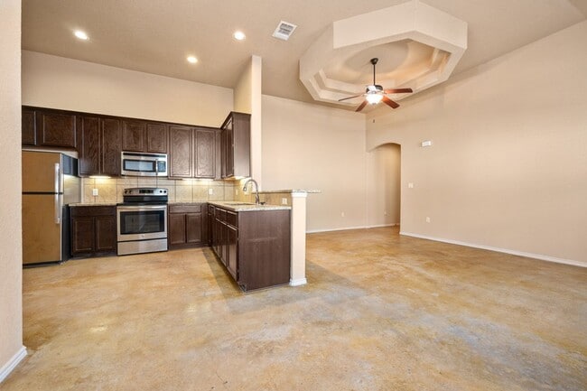 Building Photo - Nice 3 Bedroom Duplex located in New Braunfels!