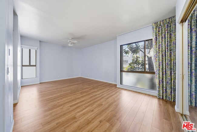 Building Photo - 141 S Linden Dr