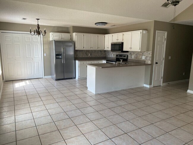 Building Photo - 3 BD/3BA