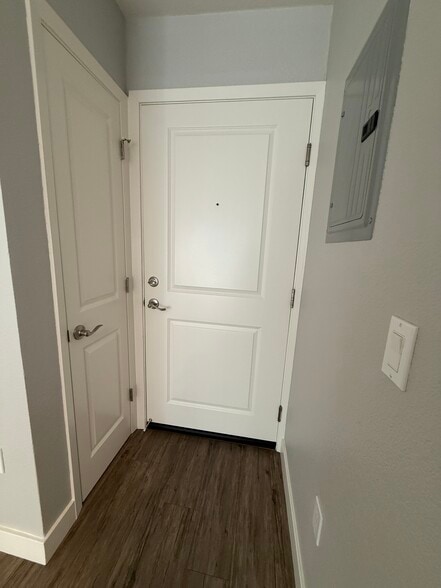 Building Photo - Arlington