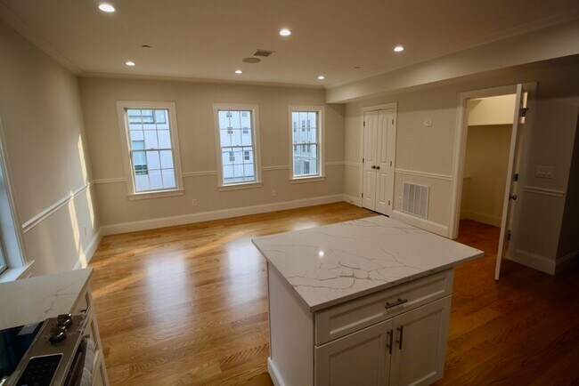 Building Photo - 270 Athens St