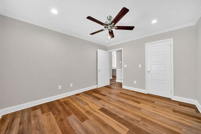 Building Photo - Hillrise III - 2 BR/1.5 Bath One Level with Attached Garage