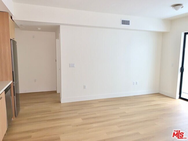 Building Photo - 1822 Overland Ave