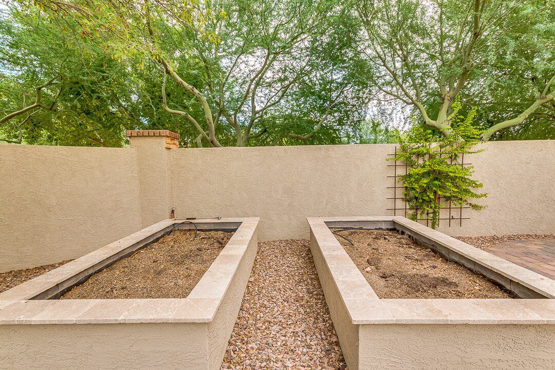 Building Photo - 1326 E Macaw Dr