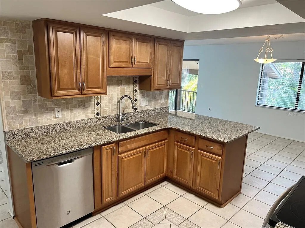 Building Photo - 647 Fairmont Ave