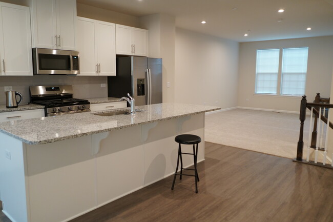 Building Photo - 907 Jenkins Ct