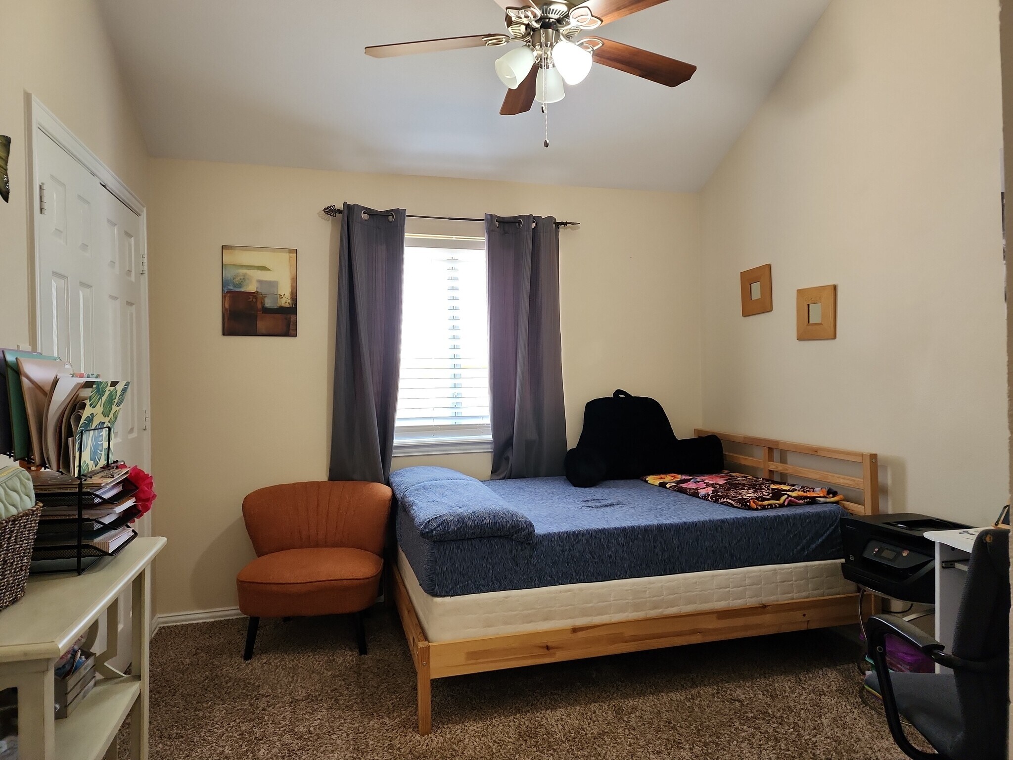 guest bedroom 2This fantastic rental boasts 3 beds and 2 baths, offering plenty of space for you and - 605 Blair Dr