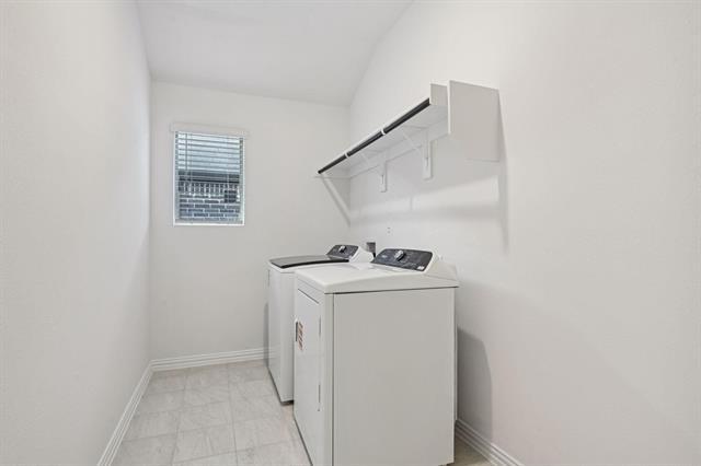 Building Photo - 700 London Town Ln