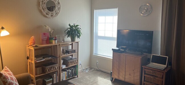 Building Photo - 190 - Adams Street Apartments - "The Canoe Club" Bldg 3