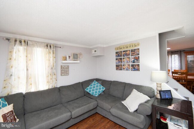 Building Photo - 113 Maple Ave