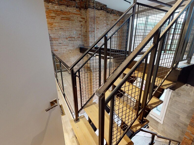Building Photo - 1710 Elm St