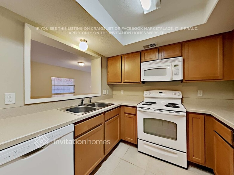 Building Photo - 979 N Jerico Dr