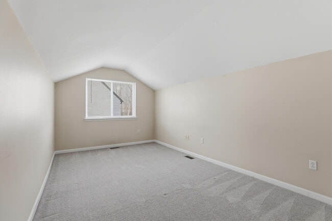 Building Photo - 35900 Abbey Dr